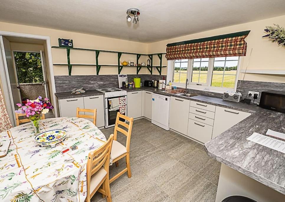 West Lodge 3 Bedrooms, Near Golf Course And River Turriff Eksteriør billede
